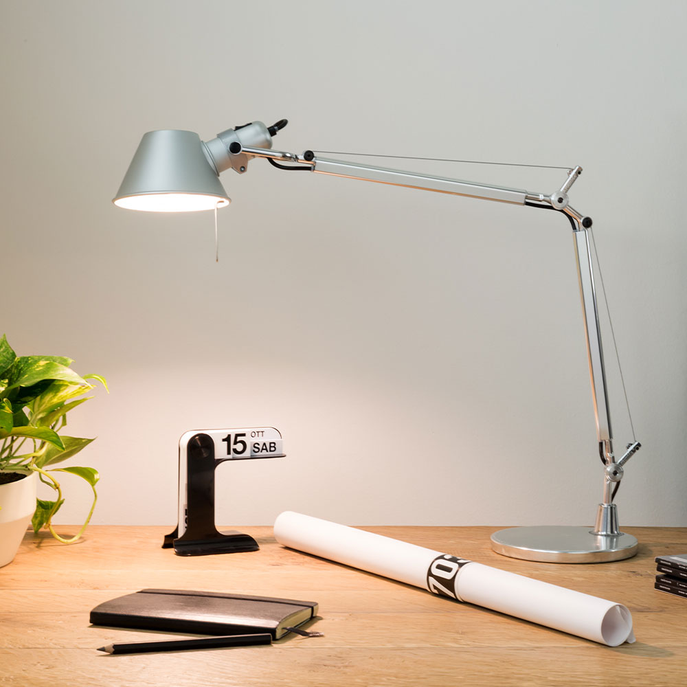 Tolomeo Tavolo bei lampenonlne.de - Die Tolomeo Serie von Artemide bietet eine gro&szlig;e Auswahl an Tischleuchten, die f&uuml;r jeden Bedarf und jeden Arbeitstisch die perfekte L&ouml;sung darstellen.