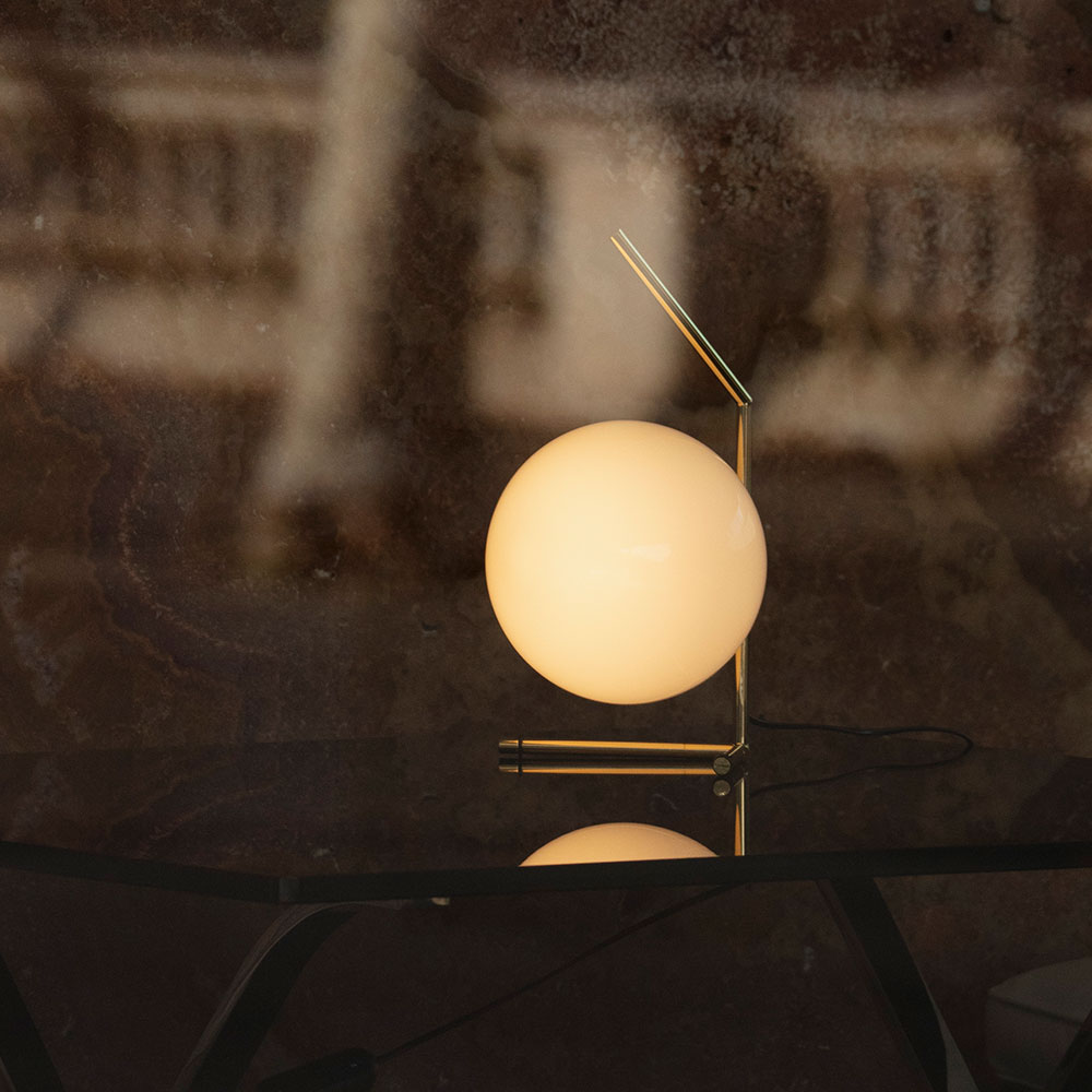 FLOS Leuchten bei lampenonline.de. Alle FLOS Leuchten lassen sich durch ein spezifisches Zertifikat eindeutig als Original identifizieren