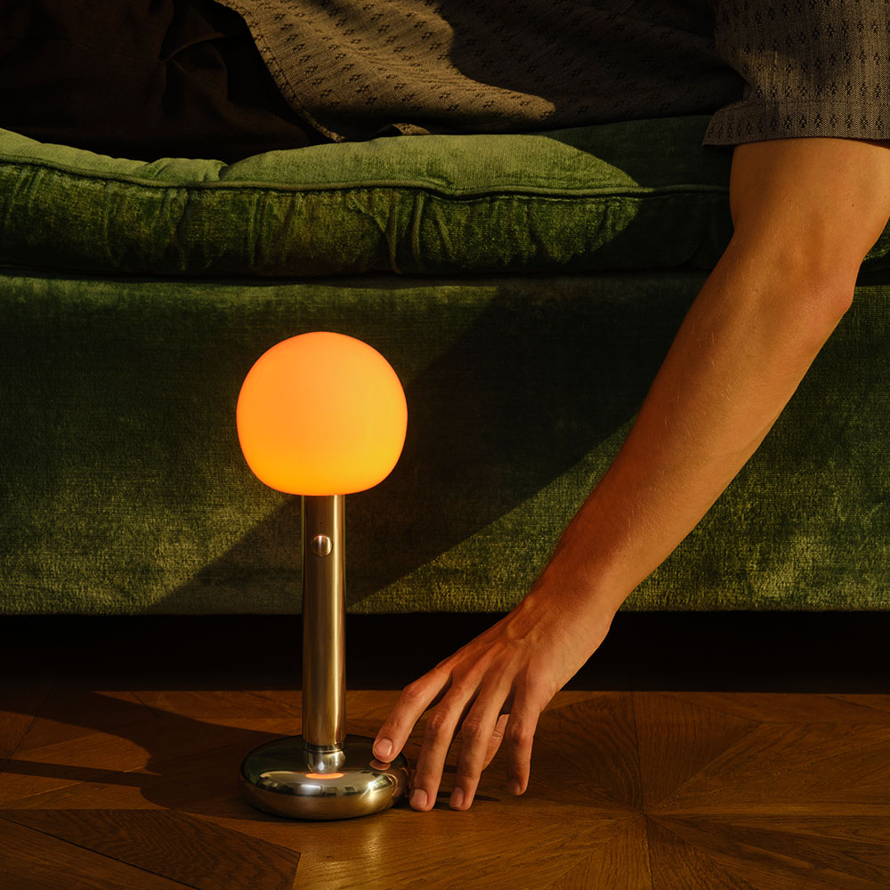 Die Leuchte der Fire Serien von GRAU verwenden einen intuitivem Magic Button zur Steuerung von Helligkeit und Lichtmodi