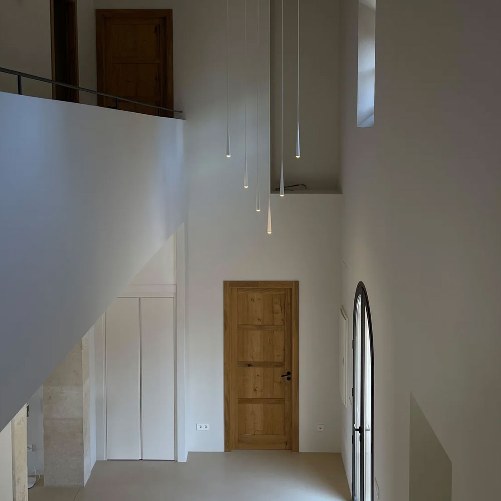 Vielseitig einsetzbare Niceone Pendelleuchten von GRAU &ndash; stilvolle Lichtl&ouml;sung f&uuml;r Essbereiche, K&uuml;chen, Schlafzimmer, B&uuml;ros und &ouml;ffentliche R&auml;ume.