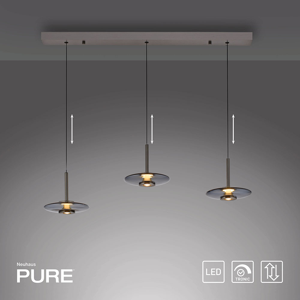 Die Pure Vitrum 2083 ist eine dreiflammige Pendelleuchte mit edlen Glasschirmen &agrave; 220 mm Durchmesser und einer Gesamtbreite von 1000 mm. Mit Comfort Lift h&ouml;henverstellbar von 800 bis 2000 mm, spendet sie warmwei&szlig;es Licht.