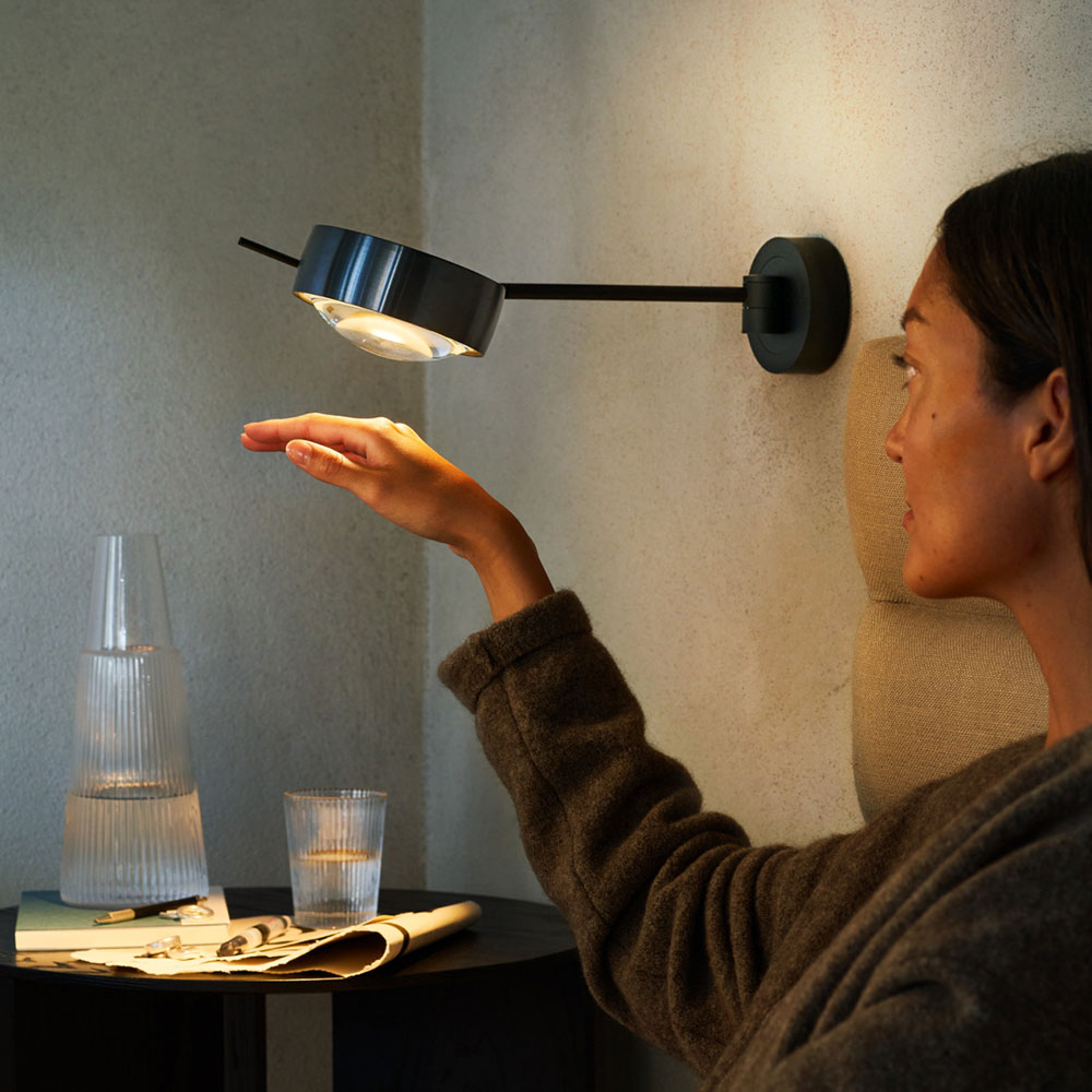 Occhio Sento Gestensteuerung - Mit einer Gestensteuerung, dem &ldquo;touchless control&rdquo;, ist es, Occhio Sento Leuchten ber&uuml;hrungslos und intuitiv mit einer einfachen Bewegung der Hand zu steuern.