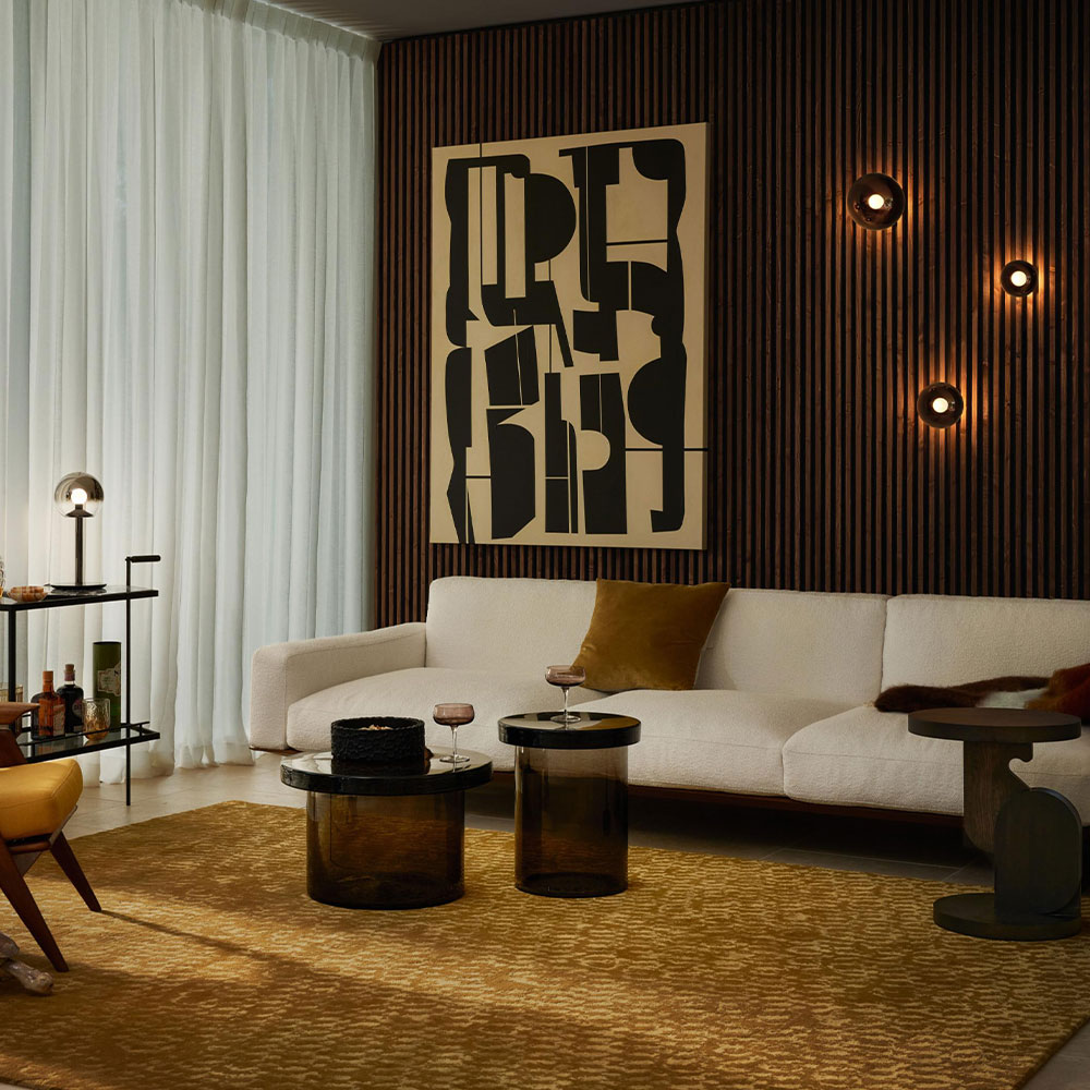 Occhio Luna Scura bei lampenonline.de. Sowohl die Oberfl&auml;che der Glaskugel als auch ihr Geh&auml;use sind in einem aufwendigen PVD-Verfahren beschichtet, was dem Occhio fireball das Erscheinungsbild eines aufgehenden Mondes verleiht.