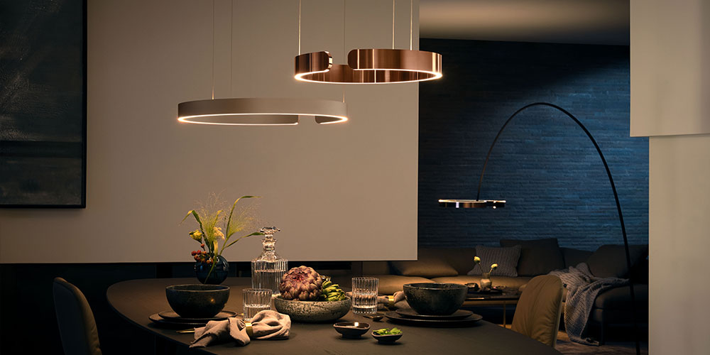 Occhio Mito Leuchte &ndash; ikonisches Design mit innovativer Lichttechnik. Durch einfache Gesten am Leuchtenkopf lassen sich verschiedene Lichtszenarien erschaffen und der Raum individuell inszenieren