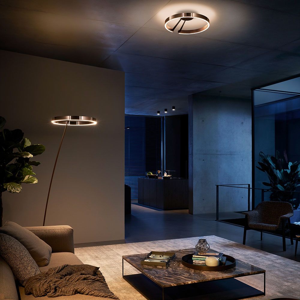 Occhio Mito Aura und Raggio bei lampenonline.de. Die Bogenleuchten Mito raggio und Mito largo setzen durch ihren ausladenden K&ouml;rper und den schwebenden Leuchtenkopf markante Akzente in Wohn- und Loungebereichen.