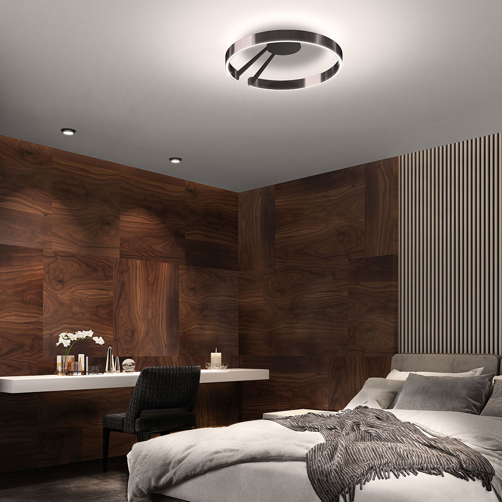 Occhio Mito aura bei lampenonline.de. Skulpturale LED-Deckenleuchte mit ringf&ouml;rmigem Uplight und blendfreiem Downlight, ideal f&uuml;r zentrale Deckenmontage und stimmungsvolle Lichtinszenierungen in Wohn- und Objektbereichen.
