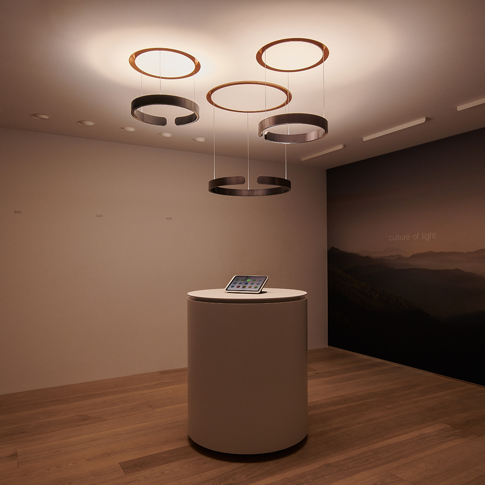 Occhio Mito Pendelleuchten bei lampenonline.de - Die Steuerung der Lichtverteilung l&auml;sst sich zum einen &uuml;ber das getrennte Dimmen regeln. Zum anderen sind diese Mito Leuchten mit der Funktion &bdquo;up/down fading&ldquo; ausgestattet