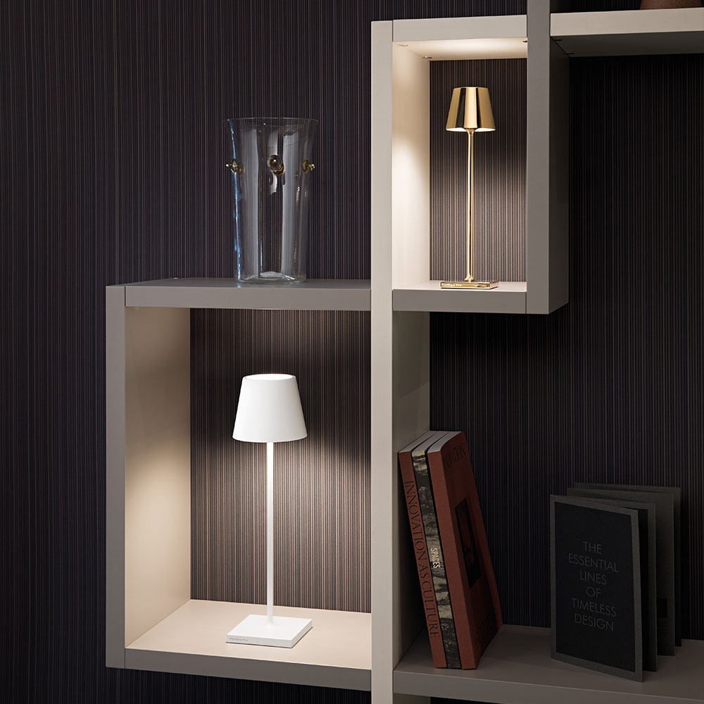 Poldina Pro Akkuleuchte bei lampenonline. Der harmonische Mix aus hochwertigem Aluminium-Druckguss und satiniertem Polycarbonat-Diffusor verleiht den Leuchten ihre unverwechselbare Erscheinung